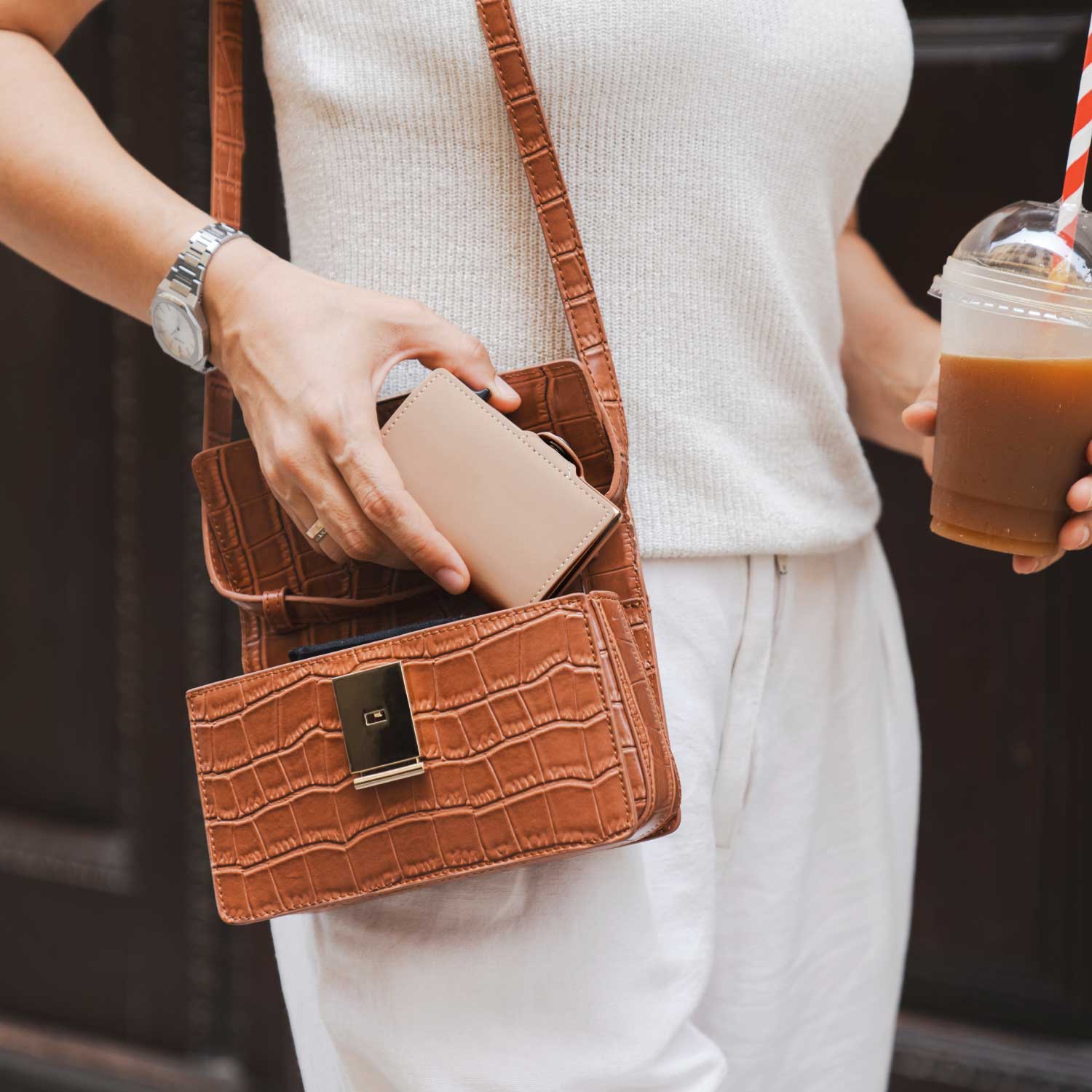 Smart Wallet für Frauen in Beige und AirTag-Fach/Beige/Ja